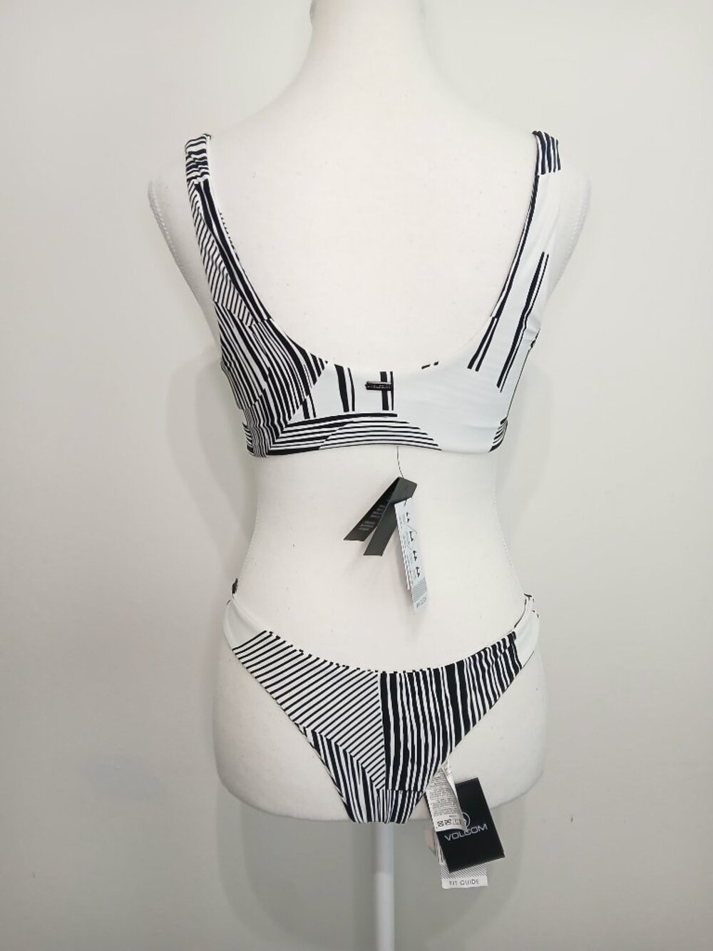 NWT Volcom Out Of Line Geometric Bikini Set Size Small - Picture 6 of 9